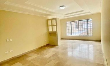 URDESA CENTRAL 
Calle comercial , Vendo o Alquilo 2 casas juntas de 2 plantas, 6 Dormitorios, 
727,20 m2, 
$600.000 / $3000