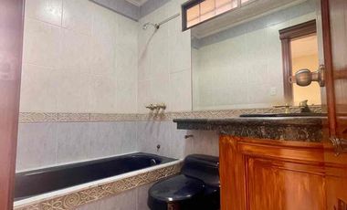 URDESA CENTRAL 
Calle comercial , Vendo o Alquilo 2 casas juntas de 2 plantas, 6 Dormitorios, 
727,20 m2, 
$600.000 / $3000
