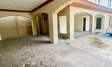 URDESA CENTRAL 
Calle comercial , Vendo o Alquilo 2 casas juntas de 2 plantas, 6 Dormitorios, 
727,20 m2, 
$600.000 / $3000