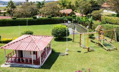 Venta Finca en Lago Calima en condominio