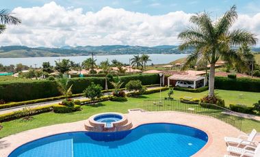 Venta Finca en Lago Calima en condominio
