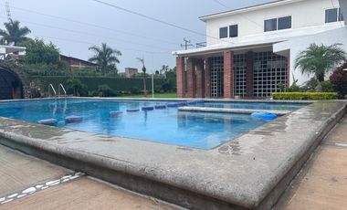 En venta casa sola con alberca en Yautepec, Morelos