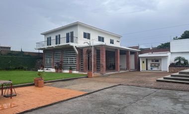 En venta casa sola con alberca en Yautepec, Morelos
