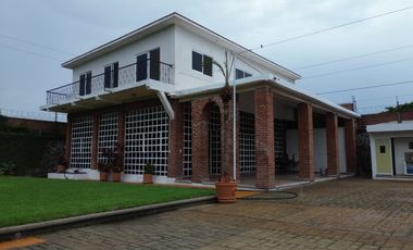 En venta casa sola con alberca en Yautepec, Morelos
