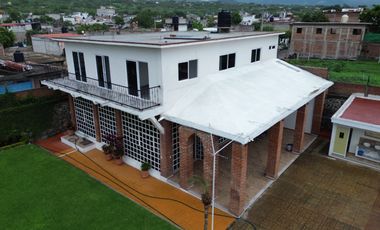 En venta casa sola con alberca en Yautepec, Morelos