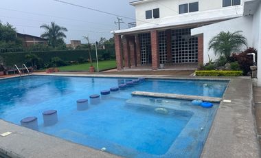 En venta casa sola con alberca en Yautepec, Morelos