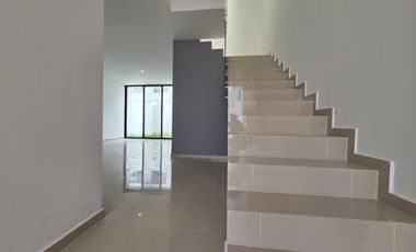 CASA NUEVA EN VENTA CON ROOF GARDEN Y ACABADOS MODERNOS. ZONA VALDEPEÑAS, CERCA CUCEA.