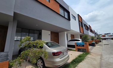 CASA NUEVA EN VENTA CON ROOF GARDEN Y ACABADOS MODERNOS. ZONA VALDEPEÑAS, CERCA CUCEA.