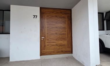 CASA NUEVA EN VENTA CON ROOF GARDEN Y ACABADOS MODERNOS. ZONA VALDEPEÑAS, CERCA CUCEA.