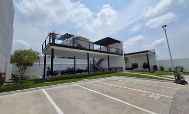 CASA NUEVA EN VENTA CON ROOF GARDEN Y ACABADOS MODERNOS. ZONA VALDEPEÑAS, CERCA CUCEA.