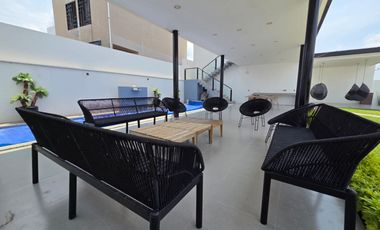 CASA NUEVA EN VENTA CON ROOF GARDEN Y ACABADOS MODERNOS. ZONA VALDEPEÑAS, CERCA CUCEA.