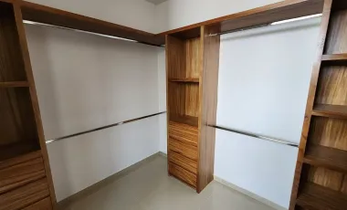 CASA NUEVA EN VENTA CON ROOF GARDEN Y ACABADOS MODERNOS. ZONA VALDEPEÑAS, CERCA CUCEA.