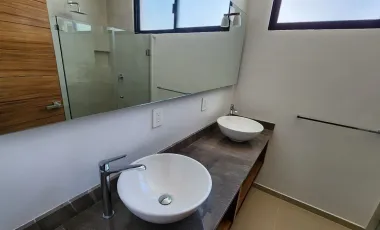 CASA NUEVA EN VENTA CON ROOF GARDEN Y ACABADOS MODERNOS. ZONA VALDEPEÑAS, CERCA CUCEA.