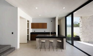 Casa en venta en Privada Morera, al norte de la Ciudad de Mérida