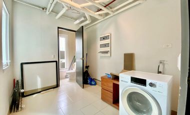 🔥  HOT DEAL ALERT! 🔥  Interior-Decorated 3-Bedroom Corner Unit now available at 📍 Two Serendra, Taguig City! 🏙️