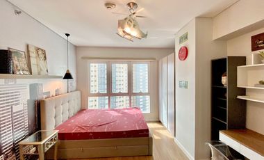 🔥  HOT DEAL ALERT! 🔥  Interior-Decorated 3-Bedroom Corner Unit now available at 📍 Two Serendra, Taguig City! 🏙️