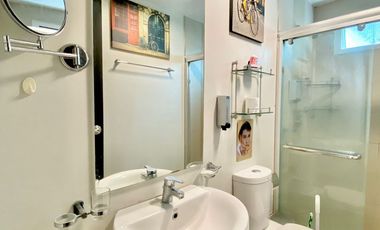 🔥  HOT DEAL ALERT! 🔥  Interior-Decorated 3-Bedroom Corner Unit now available at 📍 Two Serendra, Taguig City! 🏙️