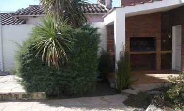 CASA en VENTA sobre Av. Recta Martinolli