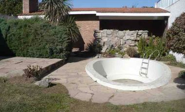 CASA en VENTA sobre Av. Recta Martinolli