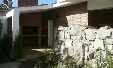 CASA en VENTA sobre Av. Recta Martinolli