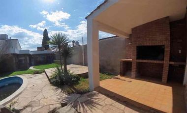 CASA en VENTA sobre Av. Recta Martinolli
