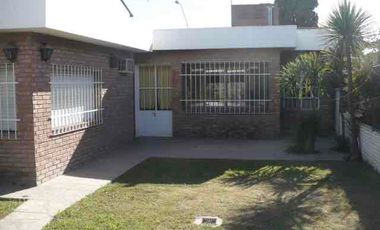 CASA en VENTA sobre Av. Recta Martinolli