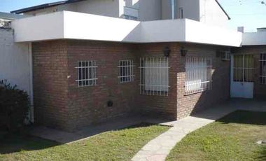 CASA en VENTA sobre Av. Recta Martinolli