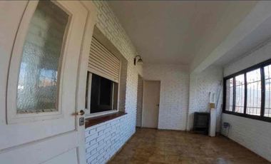 CASA en VENTA sobre Av. Recta Martinolli