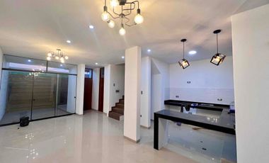 Casa en venta de estreno en Alameda Country club