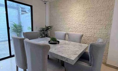 Venta de hermosa casa en Vía Samborondon Km 5, cerca a plaza Lagos.