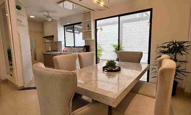 Venta de hermosa casa en Vía Samborondon Km 5, cerca a plaza Lagos.