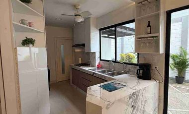 Venta de hermosa casa en Vía Samborondon Km 5, cerca a plaza Lagos.