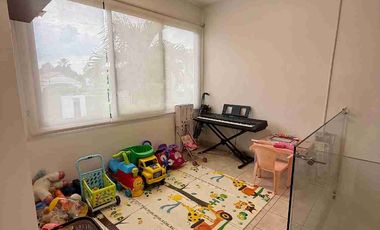 Venta de hermosa casa en Vía Samborondon Km 5, cerca a plaza Lagos.
