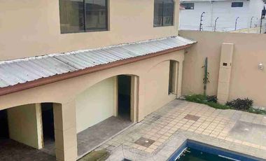 VENDO O ALQUILO 2 CASAS JUNTAS DE 2 PLANTAS EN URDESA CENTRAL