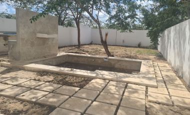 CASA RESIDENCIAL EN PRIVADA ZENDERA CONKAL