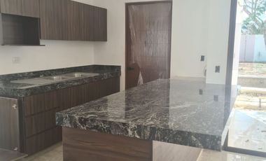 CASA RESIDENCIAL EN PRIVADA ZENDERA CONKAL