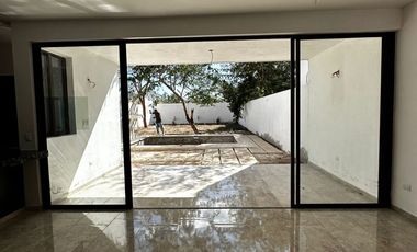 CASA RESIDENCIAL EN PRIVADA ZENDERA CONKAL