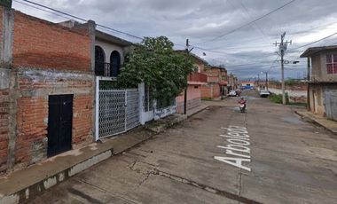 VENDO CASA EN ZACAPU MICHOACAN