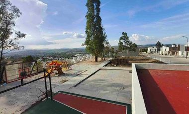 Venta de Casa de Dos Recámaras con proyecto de ampliación en planta alta y terreno adicional a un costado en coto exclusivo en Bosques tres Marias frente a ciudad salud en Morelia Michoacán.