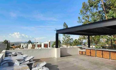 Venta de Casa de Dos Recámaras con proyecto de ampliación en planta alta y terreno adicional a un costado en coto exclusivo en Bosques tres Marias frente a ciudad salud en Morelia Michoacán.