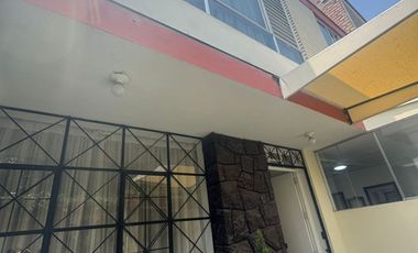Venta de Casa en Esquina Frente a Parque – Santa Catalina, La Victoria