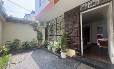 Venta de Casa en Esquina Frente a Parque – Santa Catalina, La Victoria