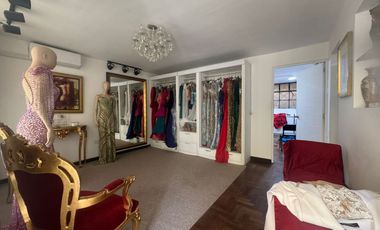 Venta de Casa en Esquina Frente a Parque – Santa Catalina, La Victoria