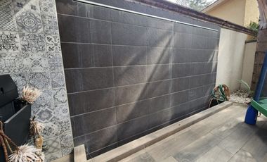 VENTA HERMOSA CASA EN CONDOMINIO FRENTE A GRAND SAN FRANCISCO, ALCANTARILLA