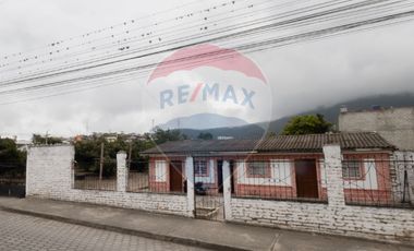 CASA Y TERRENO EN VENTA SECTOR ADUANA-YAHUARCOCHA