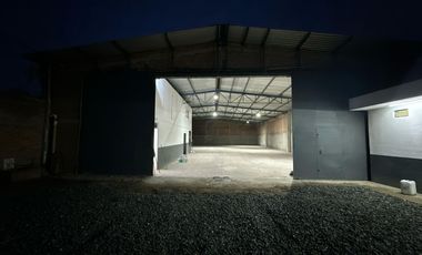 Bodega a Espaldas del Aeropuerto