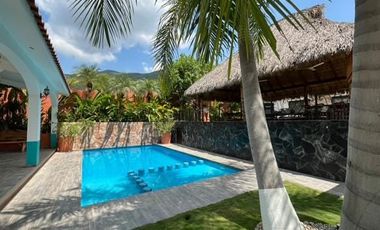 HERMOSA VILLA CON ALBERCA Y PALAPA EN SANTA MARIA HUATULCO