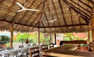 HERMOSA VILLA CON ALBERCA Y PALAPA EN SANTA MARIA HUATULCO