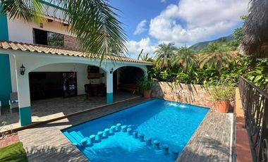 HERMOSA VILLA CON ALBERCA Y PALAPA EN SANTA MARIA HUATULCO