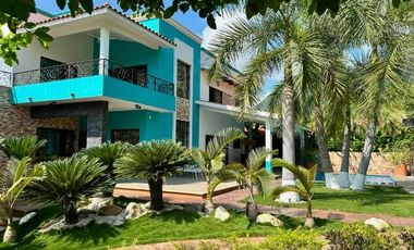 HERMOSA VILLA CON ALBERCA Y PALAPA EN SANTA MARIA HUATULCO